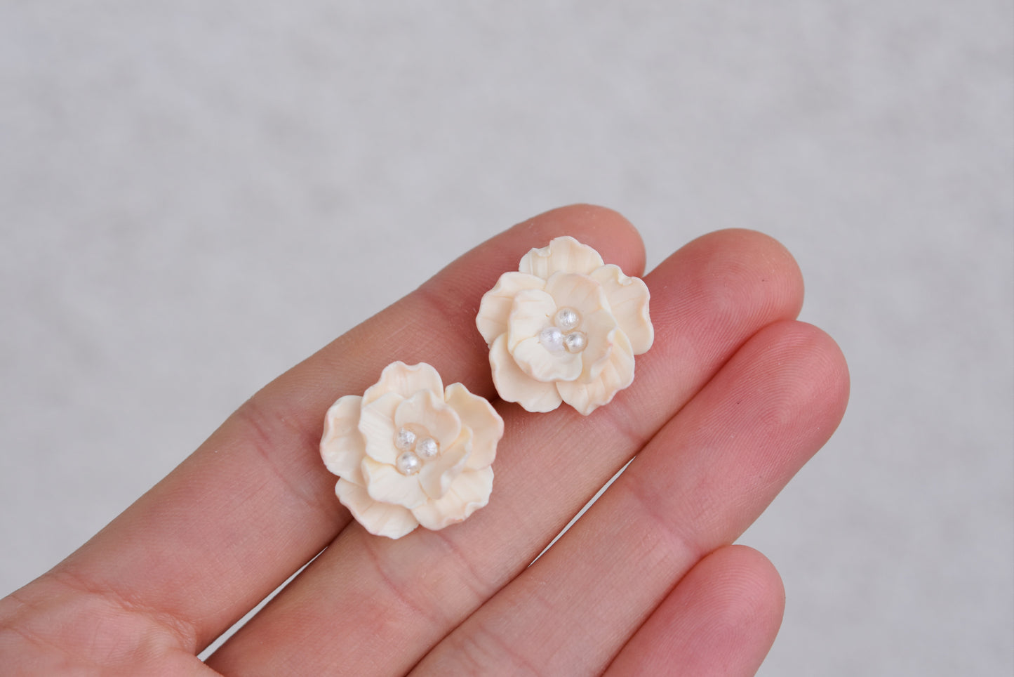 Floral Studs | Vanilla
