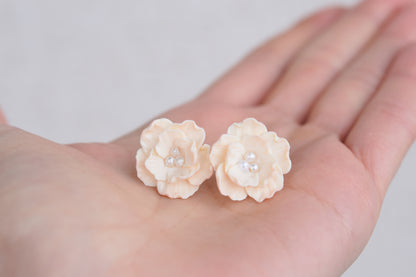 Floral Studs | Vanilla